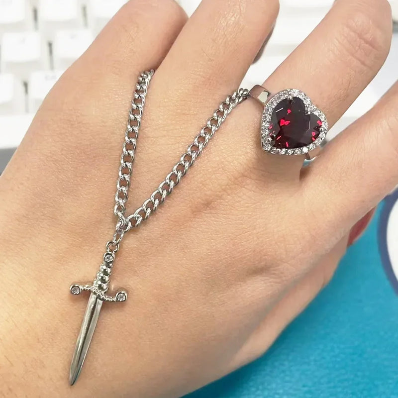 Colar de Pescoço Feminino com Coração e Espada